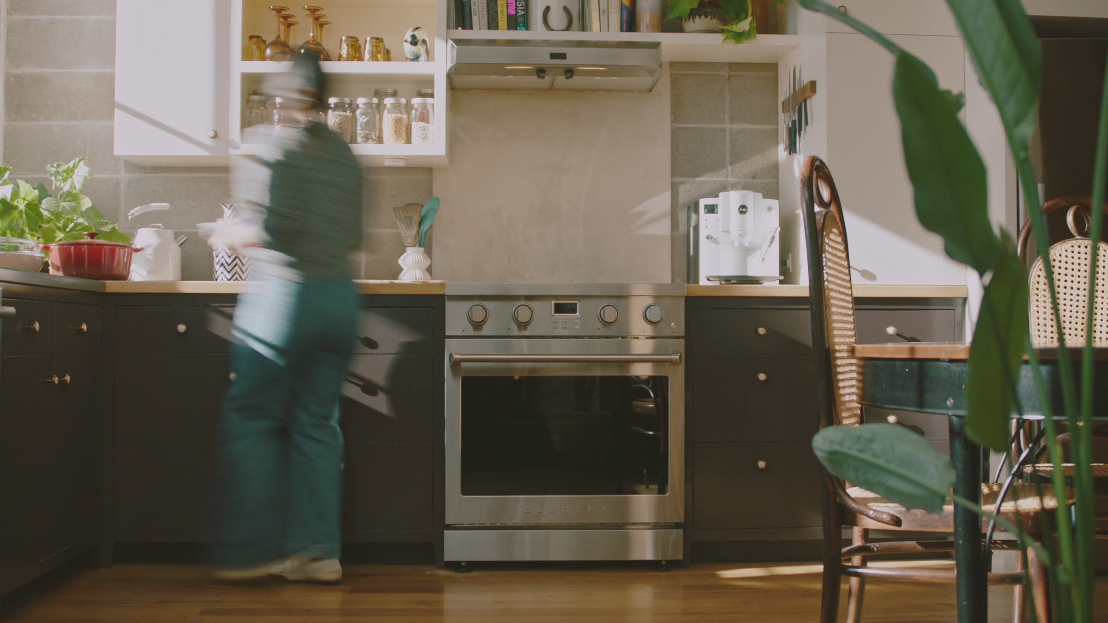 Load video: The Electra Induction Stove